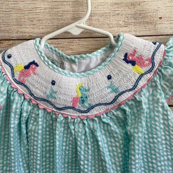 TWINS! TWO MARMELLATA SMOCKED SEERSUCKER DRESSES WITH EMBROIDERED SEAHORSES - Picture 9 of 11